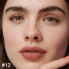 Kaely delineador labios punta precisa facilita delineado limpio y definición.
