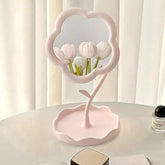 KEAINVRN espejo de maquillaje en forma de flor rosa, ideal para rutinas diarias.