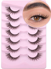 Kiromiro pestañas wispy 14mm con puntas finas y aspecto natural en ojo gato.