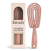 Kitsch Cepillo Desenredante con marco flexible deslizándose suavemente por el cabello, evitando tirones