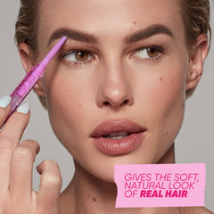 Kosas Brow Pop punta triangular gruesa para relleno uniforme y natural.