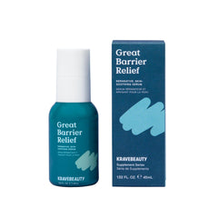 KraveBeauty Great Barrier Relief Serum, botella elegante, calma irritación y hidrata la piel.