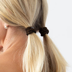 Cinta para cabello L. Erickson espresso-bronce, acabado elegante para looks diarios.