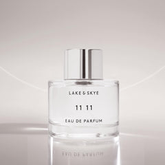 Lake & Skye 11 11, primer plano del frasco para uso diario.