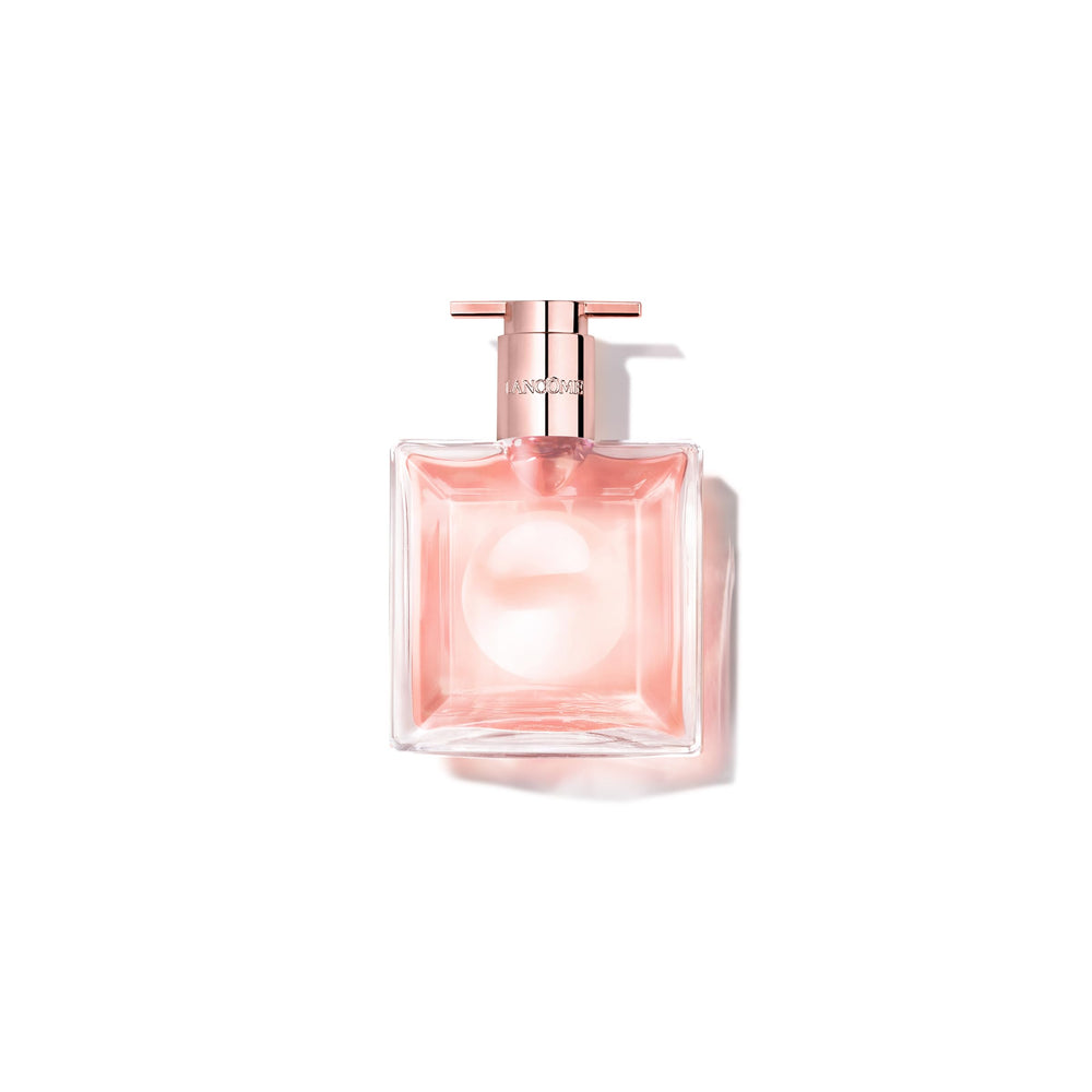 Lancôme Idôle, botella delgada frontal, fragancia fresca ideal para el día
