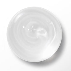 Lancôme La Base Pro: aplicación en mano muestra textura refinada y control de brillo.