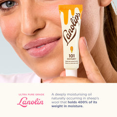 Lanolips 101 Ungüento, textura cremosa que penetra sin dejar grasa.