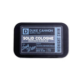 Duke Cannon Midnight Swim, lata compacta lista para retoques de fragancia durante el día.