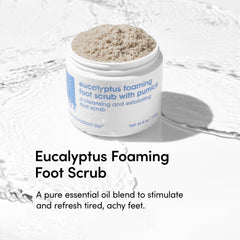 LATHER exfoliante de pies con aceites esenciales de eucalipto para revitalizar.