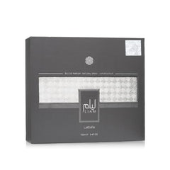 Lattafa Liam Grey, detalle de etiqueta sofisticado, ideal para regalos o presentaciones.