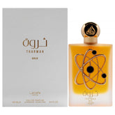 Lattafa Tharwah Gold, botella frontal, perfume versátil para uso diario.