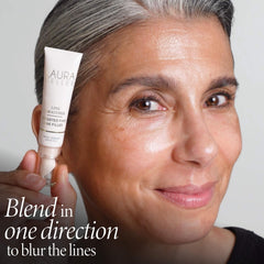 Laura Geller Line Smoother, tono sutil ilumina áreas desiguales sin verse pesado.