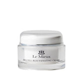 Le Mieux Bio Cell Crème révèle une texture soyeuse prête à hydrater.