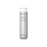 Living Proof Full Conditioner aporta volumen y cuerpo al cabello, en una botella elegante.