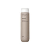 Living Proof No Frizz Shampoo, botella frontal, ayuda a controlar el encrespamiento.
