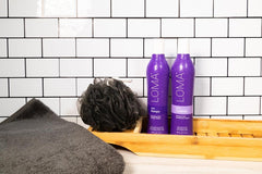 Loma champú violeta: aplicación suave para uso cotidiano.