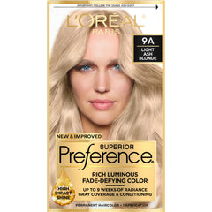 L’Oréal Paris Superior Preference rubio ceniza claro 9A: color duradero y brillo intenso.