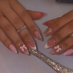 Uñas LPOODDNU almond rosa medio con acabado brillante para uso diario.