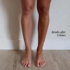 Aplicación circular con mousse de bronceado Lux Unfiltered: resultado uniforme sin parches.