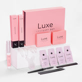 Luxe Cosmetics Lash Lift Kit durante la aplicación para un rizo suave.