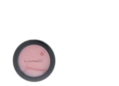 MAC Blushbaby textura sedosa que se difumina con facilidad.