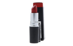 MAC Retro Matte Ruby Woo aplicación suave para un acabado mate uniforme.