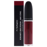 MAC Labial Danza Conmigo, boca arándano profundo, color duradero para noches.