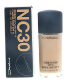 MAC Studio Fix Fluid: bouteille NC30, fini naturel et mat.