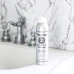 MANE TAME aerosol Cero-Gravedad protege el color con protección UV integrada.