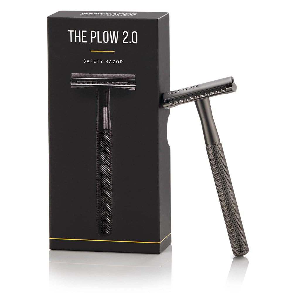 MANSCAPED The Plow 2.0 con mango latón para un agarre firme y afeitado cómodo.