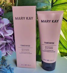 Texture crème TimeWise, fini mat léger et absorption rapide pour peau grasse