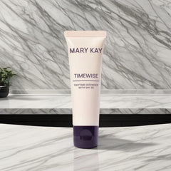 Mary Kay Timewise Lotion Jour SPF 30, fini léger: prête pour le maquillage.