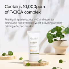 Aplicación facial con Mary&May CICA crema solar sin residuo pegajoso.
