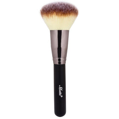 Pincel mineral Matto con cabeza grande y densa para cobertura uniforme.