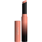Maybelline Color Sensational Ultimatte tono rubio arenoso, acabado mate duradero para uso diario.