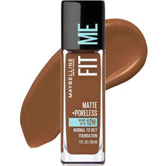 Maybelline Fit Me Matte Poreless fondo líquido dorado profundo para piel normal a grasa y poros refinados.