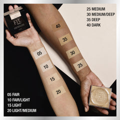 Control de brillo con Maybelline Fit Me polvo suelto.