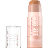 Maybelline Lifter Stix ofrece base, contorno e iluminador para un look natural.