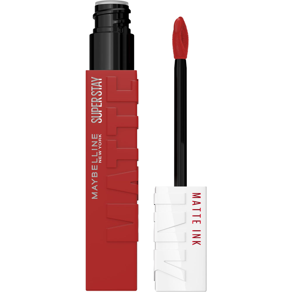 Maybelline labial mate líquido con aplicador flecha para trazos precisos.