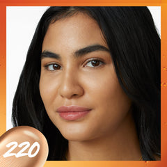 MAYBELLINE Super Stay Skin Tint con dosificador: muestra aplicación precisa.