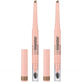 Lápiz definidor de cejas Maybelline Total Temptation en rubio para rellenar y definir.