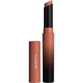 Labial Maybelline Ultimatte tono taupe para look neutro de día