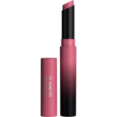 Maybelline Ultimatte barra labial, color intenso con acabado mate de larga duración.