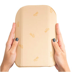 Diseño discreto bajo prendas de compresión para uso diario.