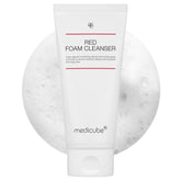 Medicube Limpiador Rojo Espuma, bote visible para limpieza suave y profunda.
