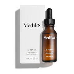 Medik8 C-Tetra con gotero para aplicación precisa y rápida hidratación diaria.