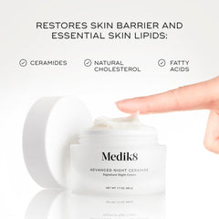 Envase minimalista de Medik8 para cuidado nocturno con ceramidas.