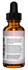 Serum Vitamina C de Meera's Beauty con cuentagotas para aplicación suave.