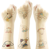Tatuajes temporales Meet Holiday Cinnamoroll en hojas; ideales para fiestas