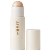 Merit Day Glow Dewy Balm Cava en aplicacion para un brillo natural sin purpurina